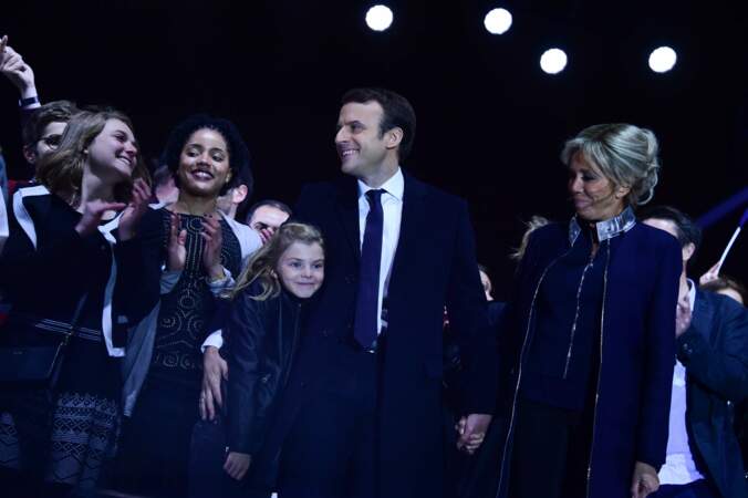 Emma, la petite-fille d'Emmanuel Macron lui a volé la vedette. 