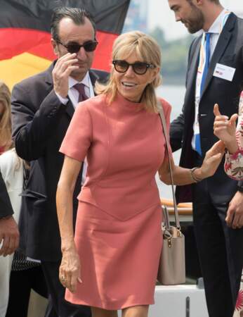 Brigitte Macron en robe rose
