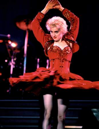 Look Madonna : la robe à volants