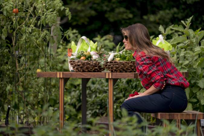 Melania Trump a offert des pots de miel et des outils de jardinage aux enfants