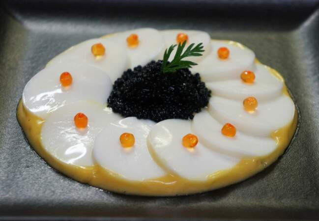 Entrée de Christian Constant : Carpaccio d'oeuf au caviar de hareng 