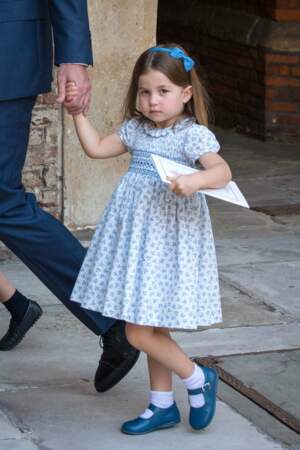 Les plus beaux looks de la princesse Charlotte : petite robe liberty bleu pastel