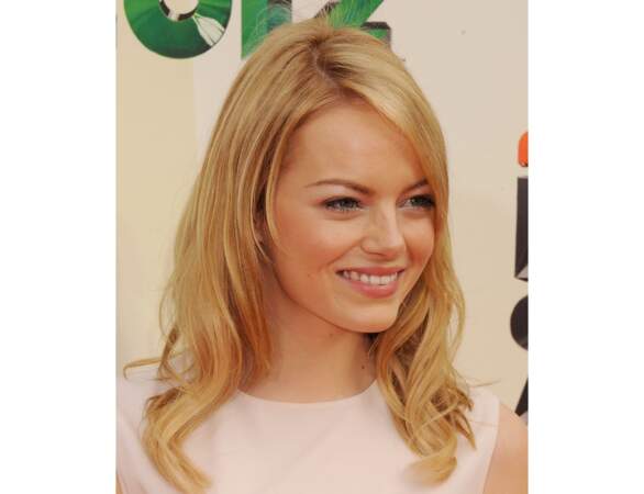 En 2012, l'actrice a les cheveux blonds