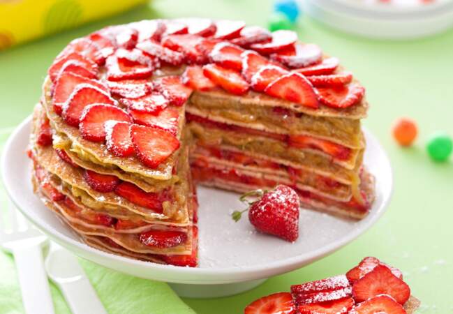 Gâteau de crêpes fraises-rhubarbe