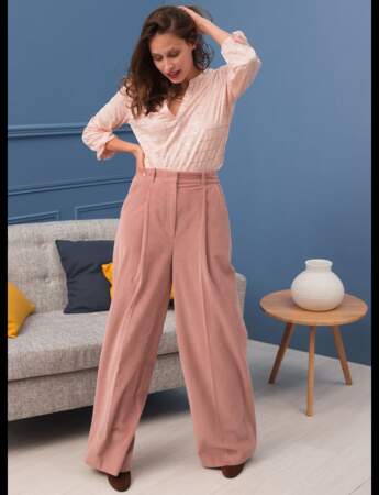 Tailleur pantalon en velours côtelé rose : le pantalon seventies