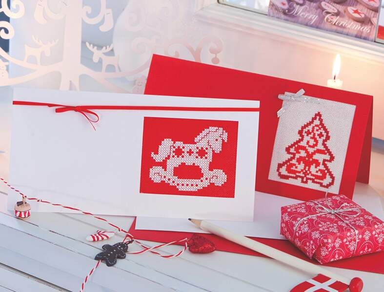Une décoration de Noël tradi en rouge et blanc avec... Des décos au point de croix