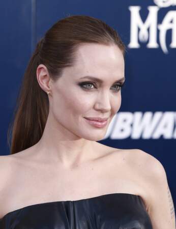 Mon visage est très anguleux, j’adopte les coiffures strictes d’Angelina Jolie