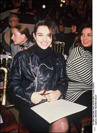 Béatrice Dalle au défilé Christian Dior en 1988 à Paris.