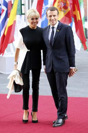 Le couple présidentiel prend la pose devant les photographes à Hambourg