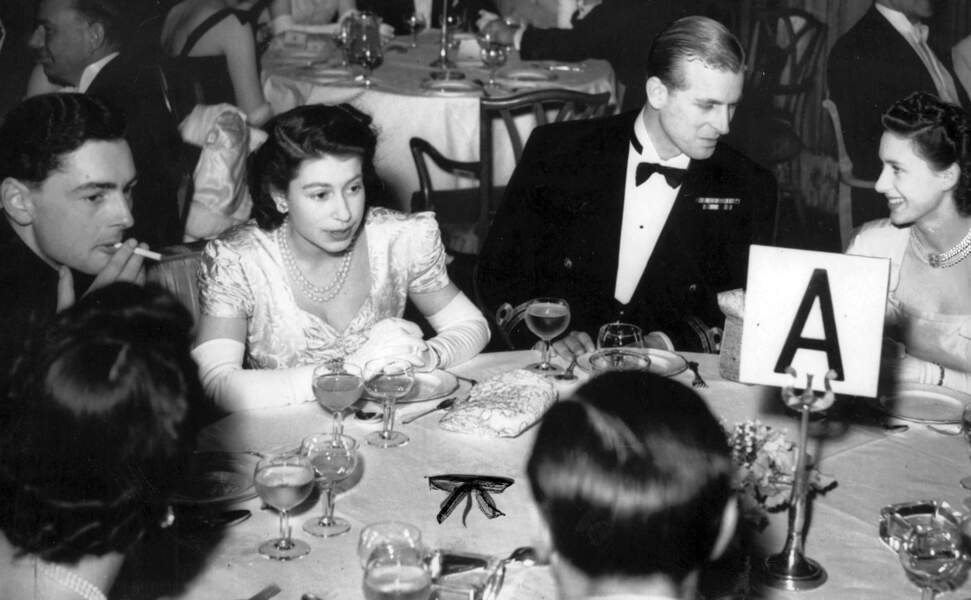 La princesse Elizabeth et le prince Philip lors du dîner caritatif pour la fondation George VI, en mai 1948.