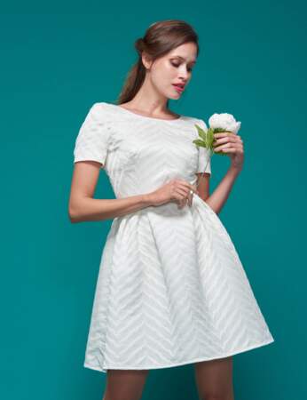 Tendance robe blanche de mariée 2018 : la robe graphique chic