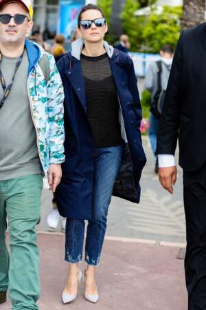 Cannes : Marion Cotillard, 43 ans, relax en jean le jour