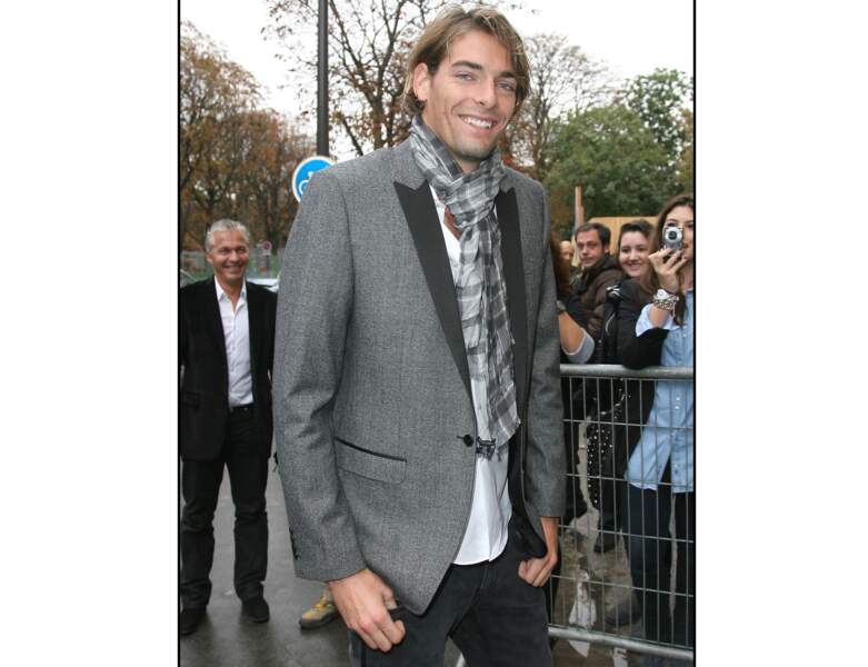 En 2011, il assiste au défilé Chanel