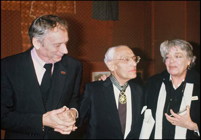 Simone Signoret et Yves Montand à la décoration de la légion d'honneur de George Cukor en 1982.