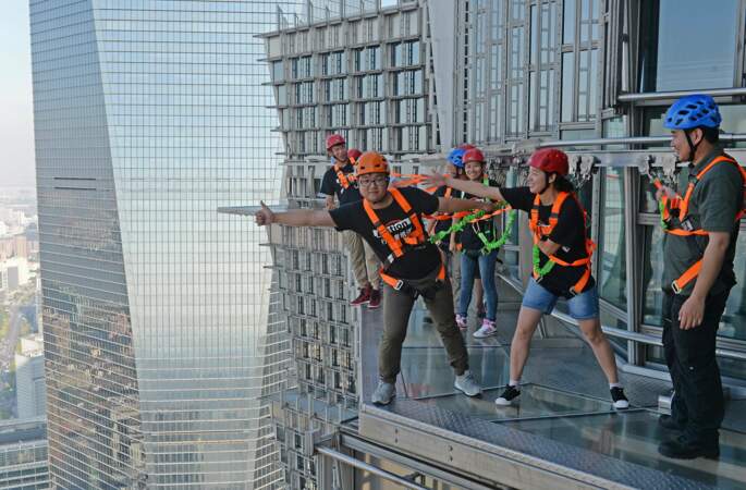 La Tour Jin Mao vient d'ailleurs d'ouvrir un passage en verre à son 88e étage (soit à 340 m de hauteur !)