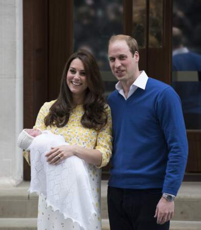 Et cela a commencé dès le premier jour avec un discret rappel de la tenue de Kate sur celle de son nouveau-né...