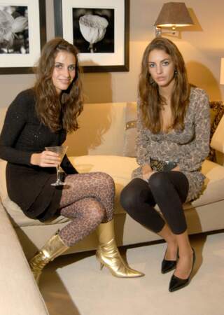 Rose Hanbury et sa soeur Marina Hanbury lors d'une soirée à Londres le 10 mars 2005.