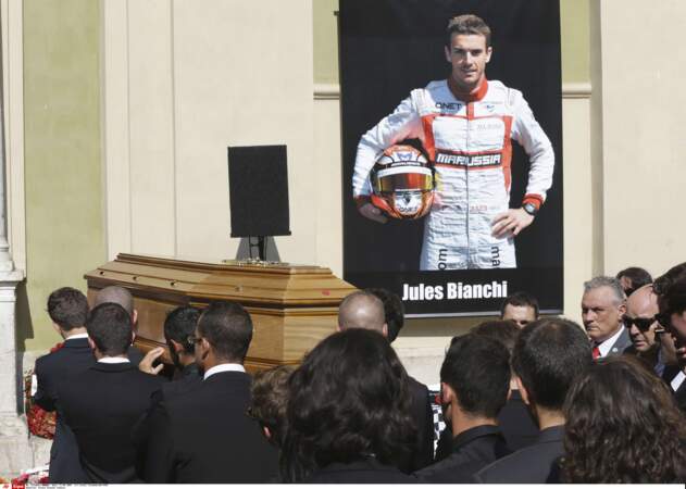 Hommage à Jules Bianchi sur le parvis de la cathédrale