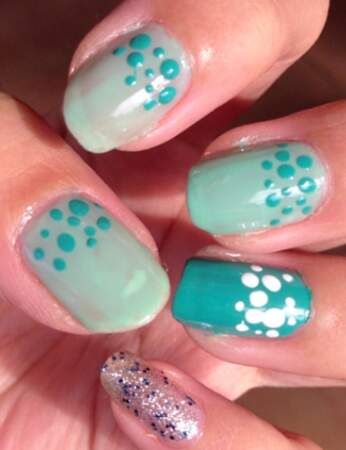 Ongles courts : duo de verts