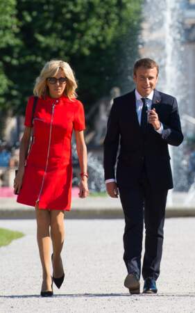 Brigitte Macron affectionne particulièrement ce style de robes courtes 