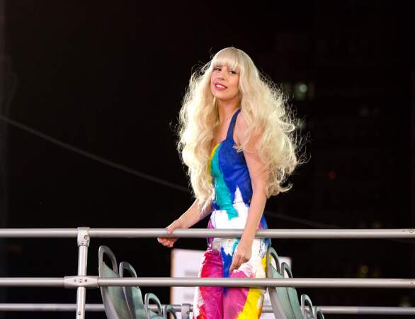 Pour l'ouverture du magasin H&M à Times Square, Lady Gaga imite Raiponce