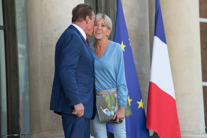 Brigitte Macron et Arnold Schwarzenegger sur le perron de l'Elysée vendredi 23 juin.