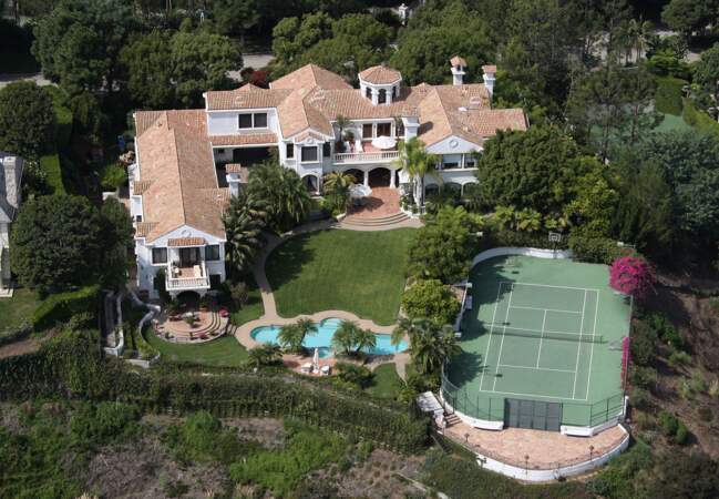 Cette immense propriété de Beverly Hills est à...