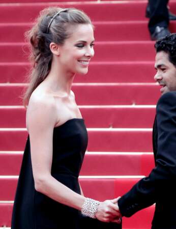 Avec une coiffure romantique pour la montée des marches du Festival de Cannes en 2010