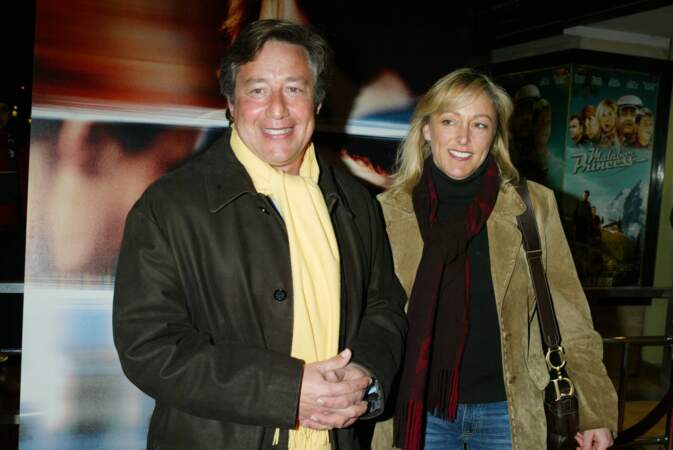 Patrick Sabatier et sa femme Isabelle à la première du film "Une vie à t'attendre" en 2004.