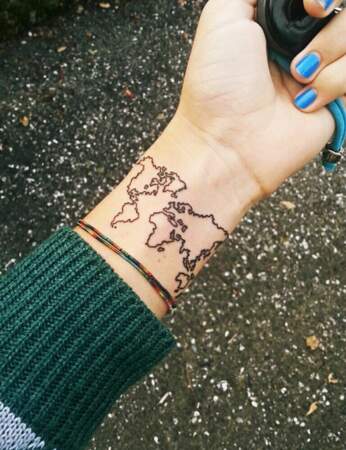Un tatouage carte du monde 