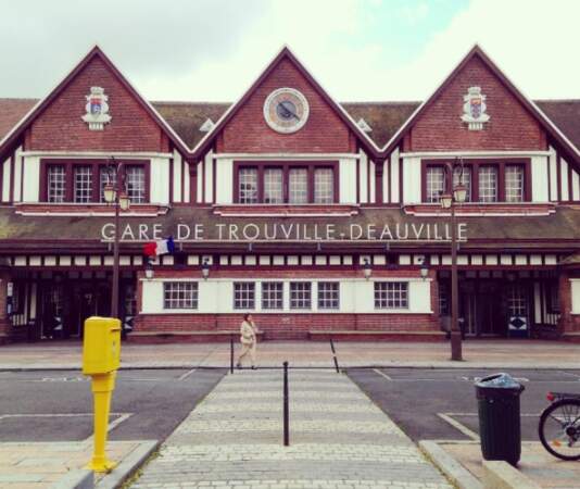 La gare de Trouville-Deauville, dessinée par Jean Philippot, architecte de la gare de Pointe Noire au Congo