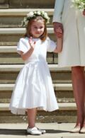 Les plus beaux looks de la princesse Charlotte : robe blanche de petite fille d'honneur