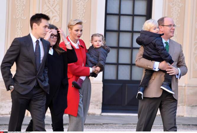 La famille princière de Monaco sort au complet