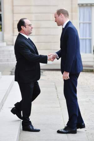 Poignée de main mémorable entre le président François Hollande et le prince William