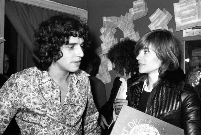 Julien Clerc et Françoise Hardy dans la loge du chanteur lors de sa 1ère à l'Olympia à Paris le 30 décembre 1971.