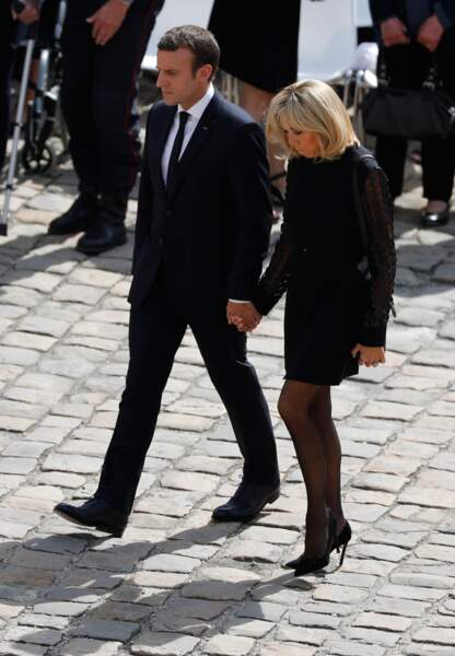 Brigitte et Emmanuel Macron unis et main dans la main lors des obsèques de Simone Veil. 