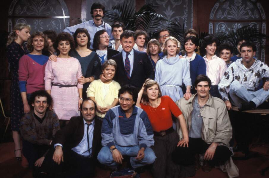 Michèle Bernier en compagnie de la troupe du petit théâtre de Bouvard dans les années 80.