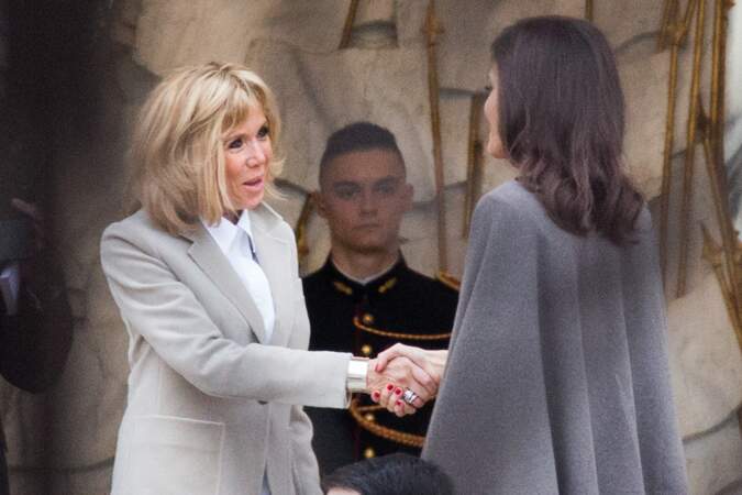 Brigitte Macron reçoit Angelina Jolie à l'Elysée 