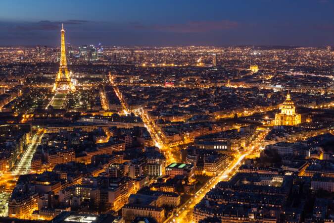Vue aérienne de Paris de nuit