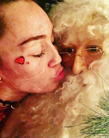 Miley Cyrus très proche du Père Noël 