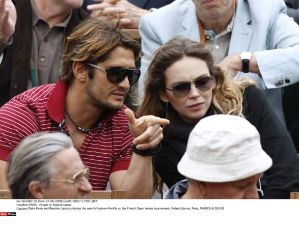 Bixente Lizarazu et Claire Keim en pleine discussion à Roland Garros...