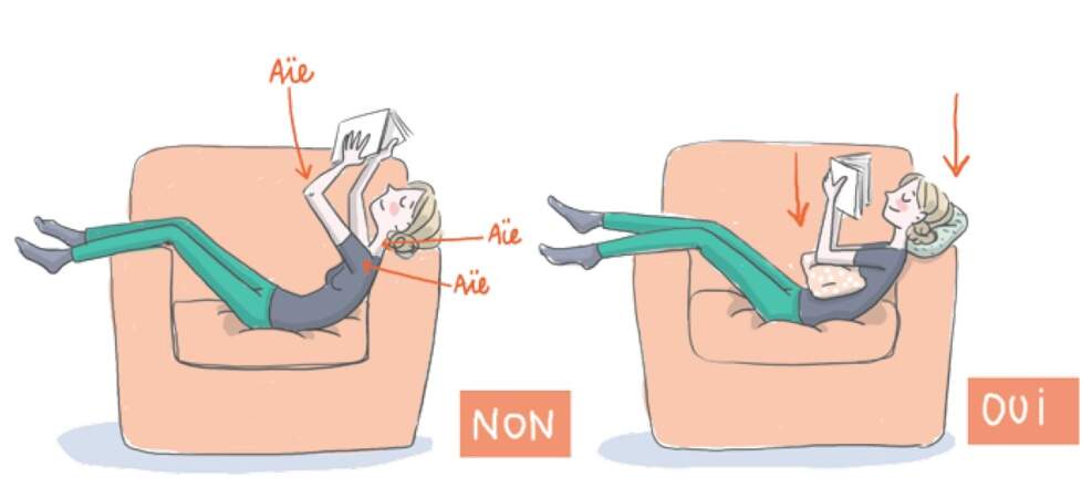 La bonne posture pour lire sur le canapé…