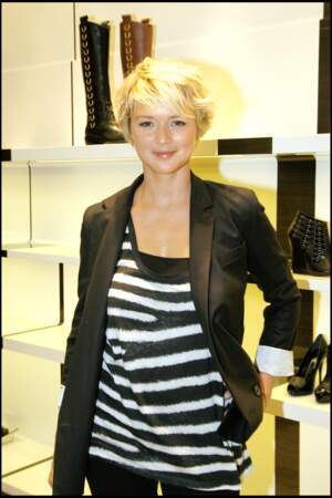 Virginie Efira à l'inauguration de la boutique Giuseppe Zanotti à Paris en 2009.