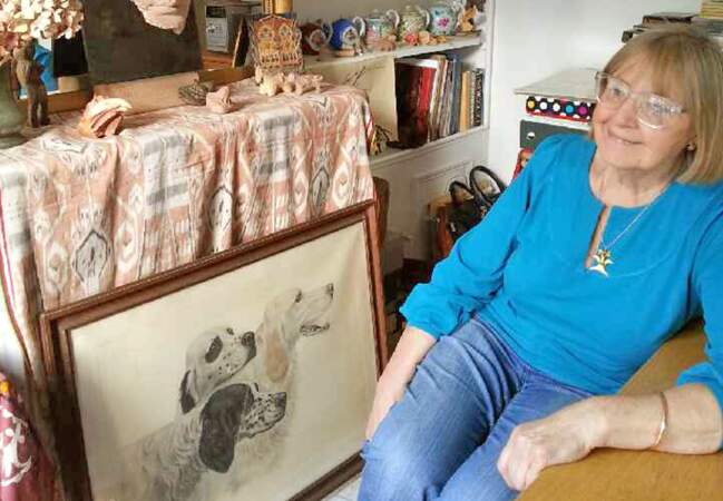 Roselyne, 79 ans  « Je vends sur internet pour faire de la place »