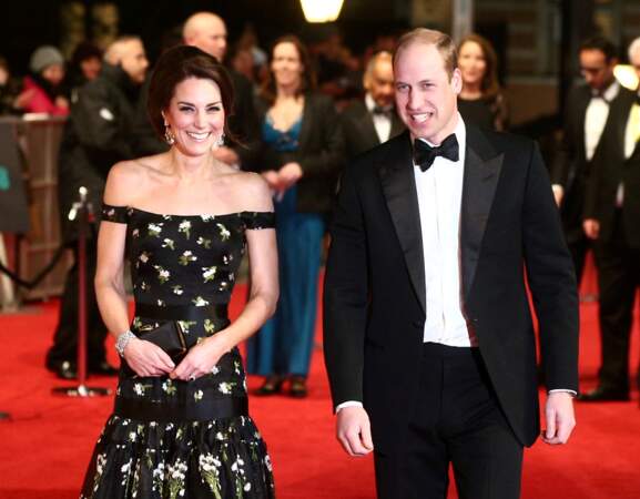 Robe aux épaules découvertes à la cérémonie des BAFTA de Londres le 12 février 2017