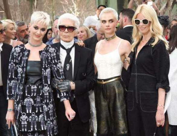 Katy Perry et Cara Delevigne avec Karl Lagerfeld et Claudia Schiffer