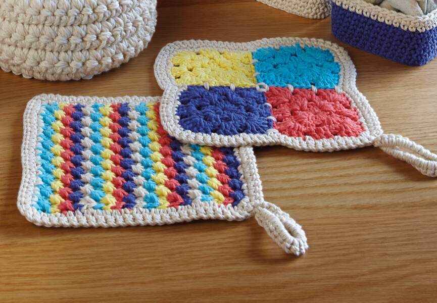 Des maniques à tricoter ou à crocheter