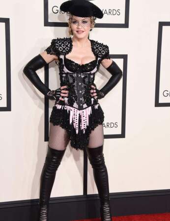 Look Madonna : le corset SM