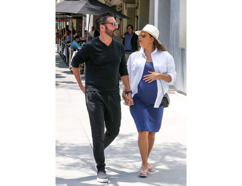 Le couple de futurs parents sortent d'un déjeuner à Beverly Hills en juin