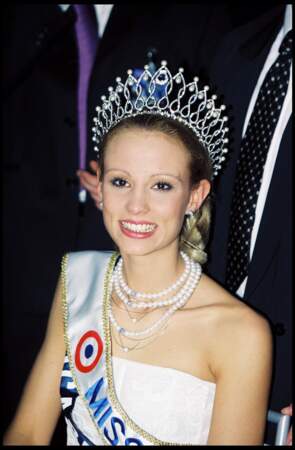 Elodie Gossuin, Miss Picardie, est élue Miss France 2001 au Grimaldi Forum à Monaco le 10 décembre 2000.